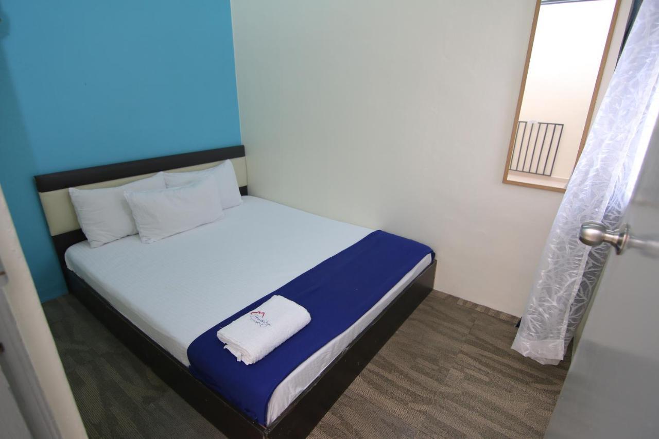 Homestay Hj Esmon 3 Uthm Parit Raja Exterior photo
