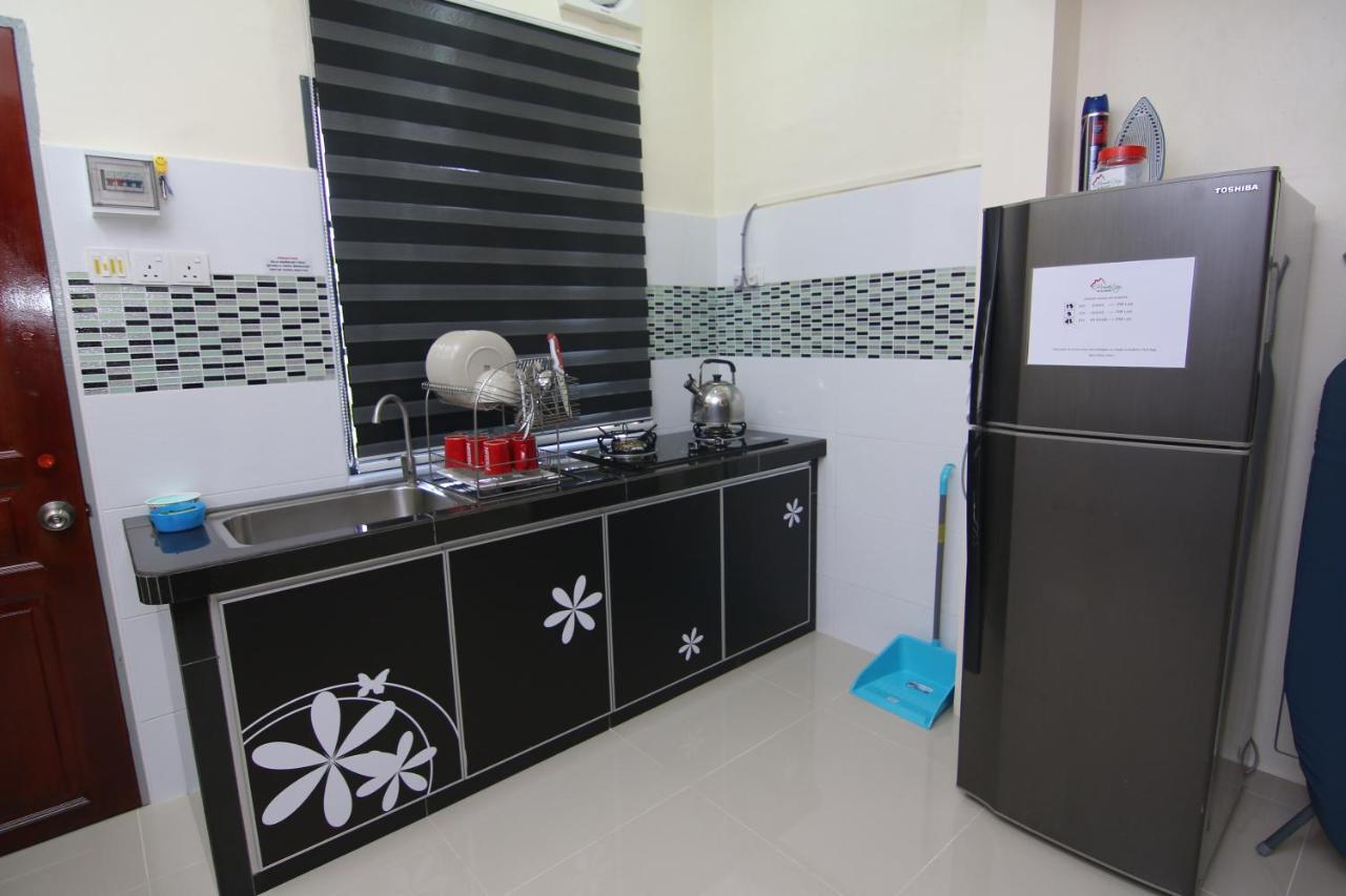 Homestay Hj Esmon 3 Uthm Parit Raja Exterior photo